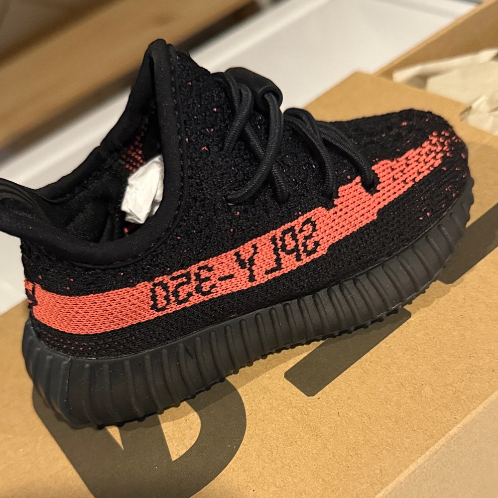 Adidas Yeezy Boost 350 V2 5.5k